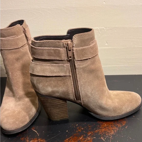Guess Women’s Brown Suede Booties Size 7 1/2M - Picture 4 of 5